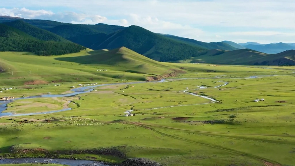 Vue sur les montagnes et les pâturages en Mongolie.