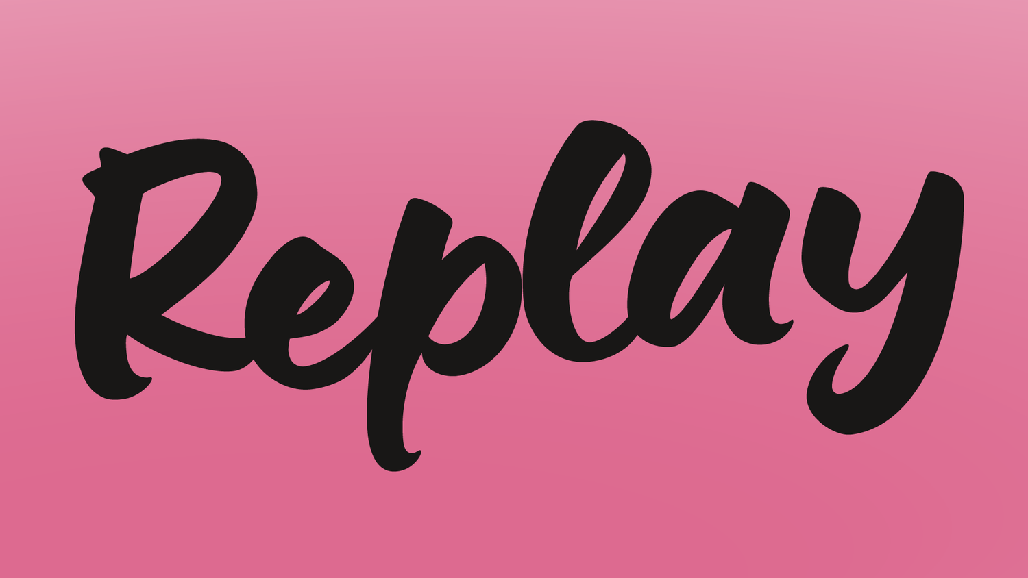 Logo Replay su sfondo rosa.