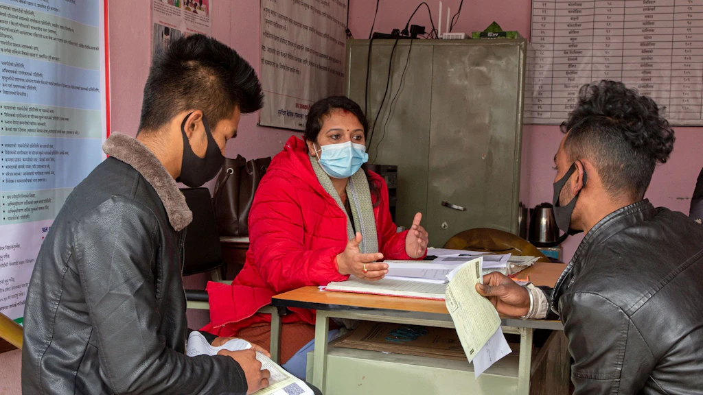 Nepalesinnen und Nepalesen erhalten in Migrationsberatungsstellen Zugang zu Informationen, Unterstützung und Dienstleistungen für eine sicherere Migration.