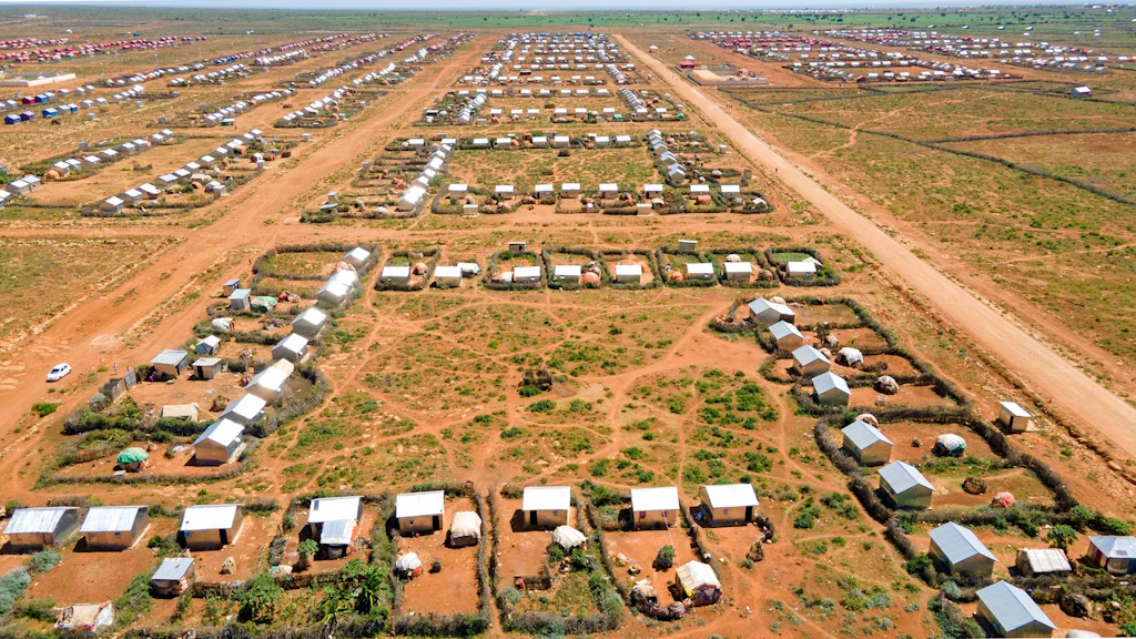 Luftaufnahme von Barwaaqo, einem Lager für Vertriebene in der Nähe von Baidoa in Somalia.
