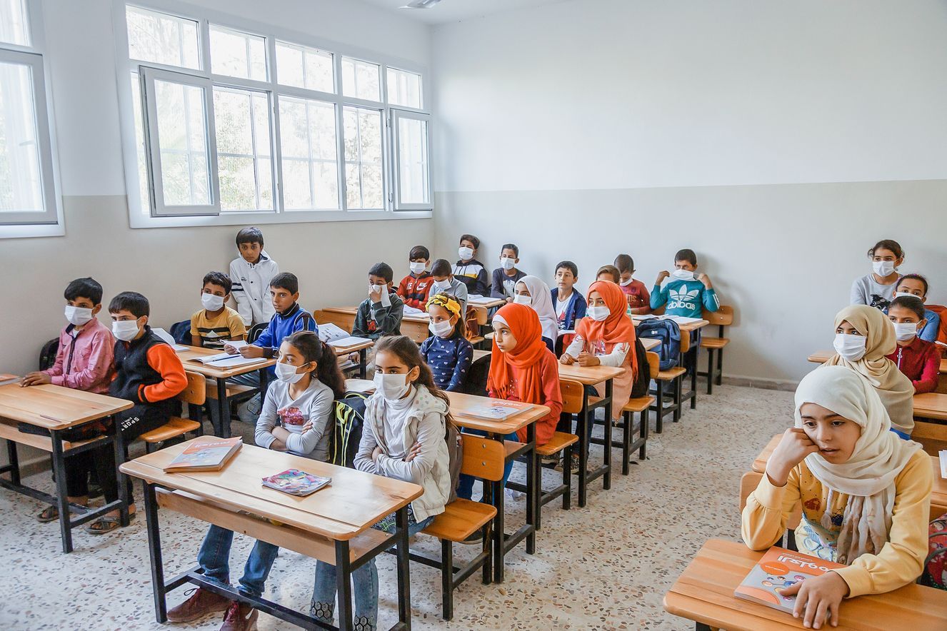 Als wäre der Krieg nicht schon schlimm genug, setzte der Bildung noch die Covid-19-Pandemie zu: Schulzimmer einer Primarschule in der nordsyrischen Stadt Tel Abyad im Oktober 2020.