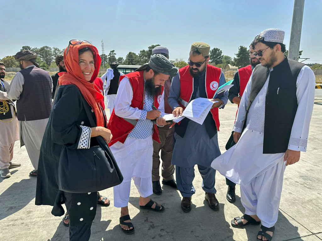 Pamela Stathakis at the reception of relief supplies sent by Switzerland after the earthquake in Afghanistan in September 2025.