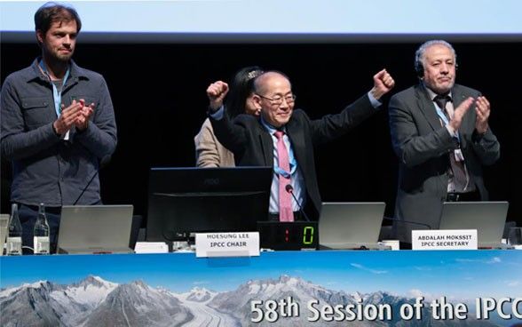  Des hauts fonctionnaires de l'ONU célèbrent l'adoption du 6e rapport sur le changement climatique 2023.