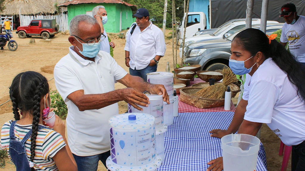 Deux projets pilotes ont déjà été menés en Colombie et en Équateur: une entrepreneuse du domaine de l’eau explique comment fonctionne le filtre d’Openversum.