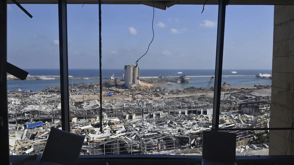 Scorcio del porto e di una parte della città di Beirut dopo la tragica esplosione del 4 agosto 2020.