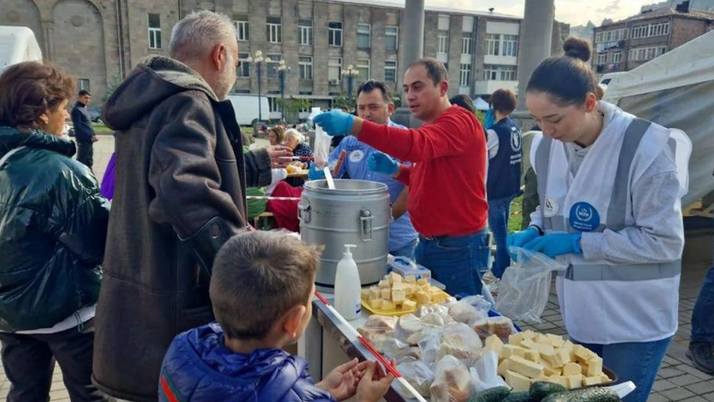 Distribuzione di generi alimentari.