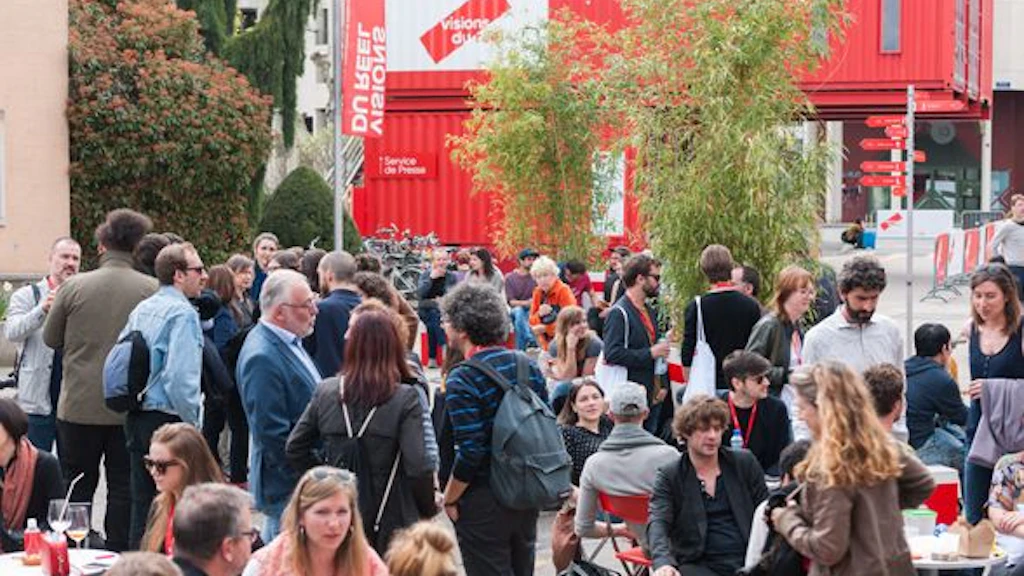 I partecipanti del festival Visions du Réel si incontrano a Nyon. 