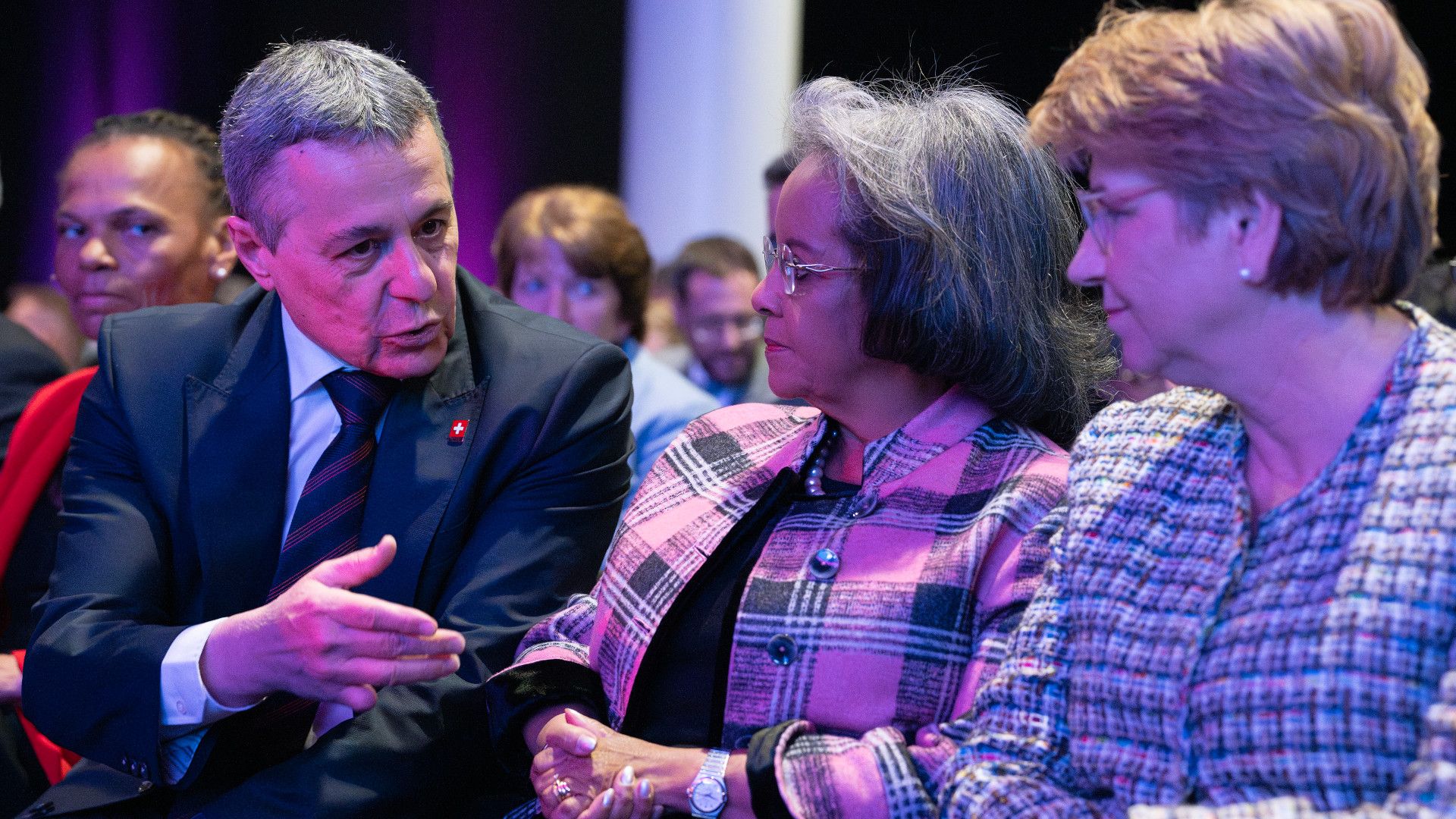 Ignazio Cassis è seduto accanto a Sahle Work Zewde e Viola Amherd.